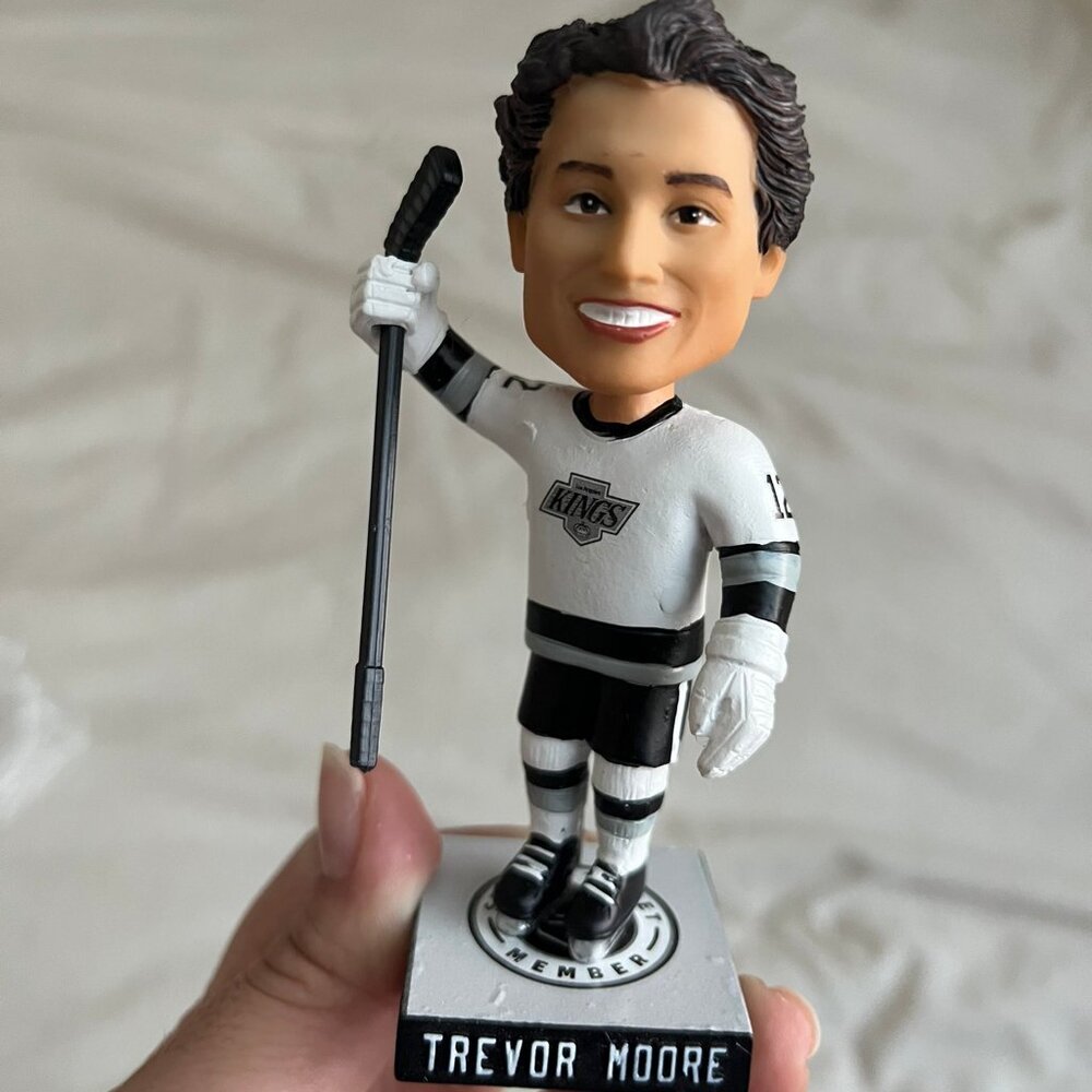 Los Angeles Kings TREVOR MOORE Thousand Oaks Native Shirt/Mini-Bobblehead COMBO - Picture 3 of 13